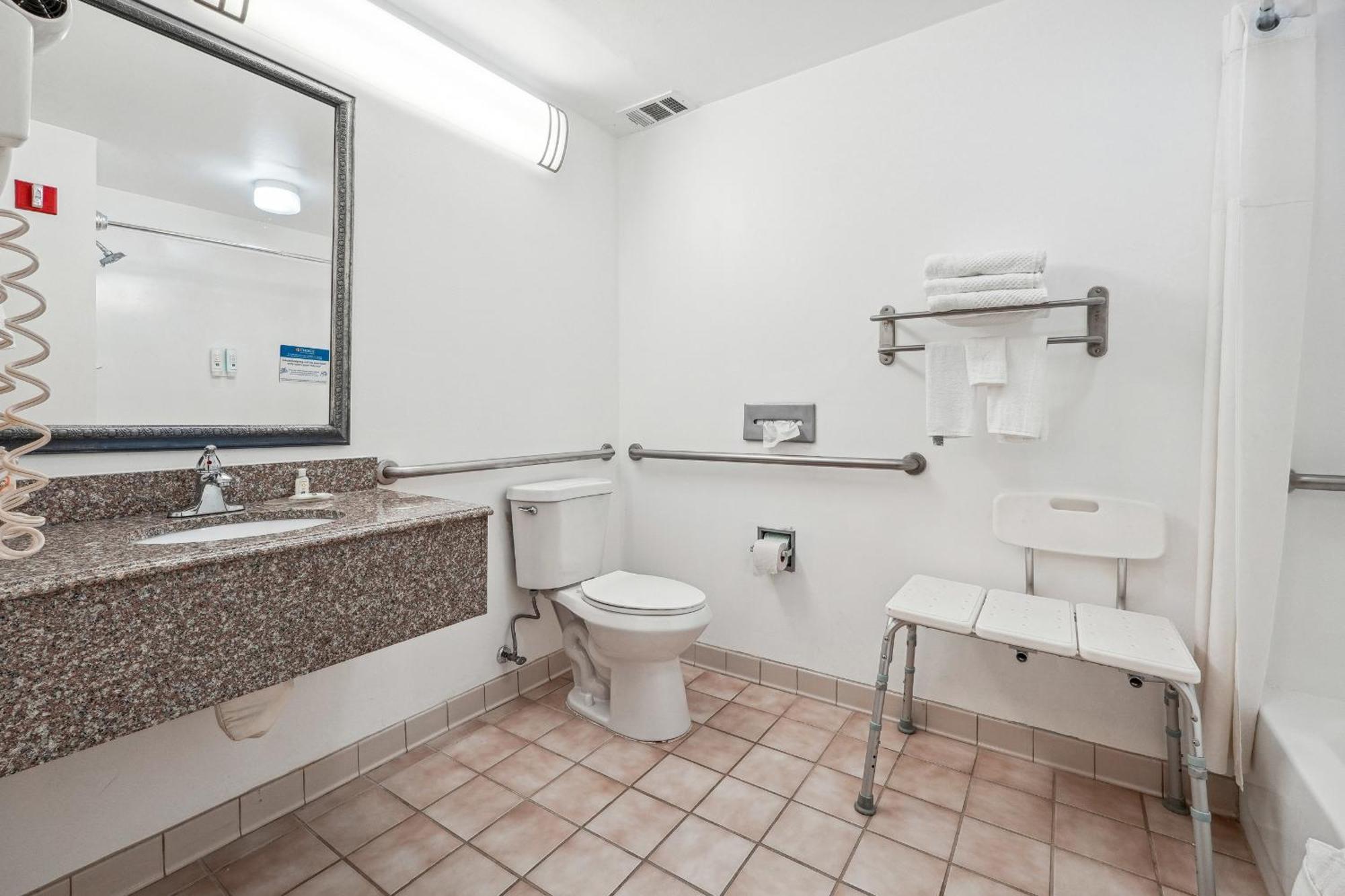 Quality Inn & Suites ดอว์สันวิลล์ ภายนอก รูปภาพ
