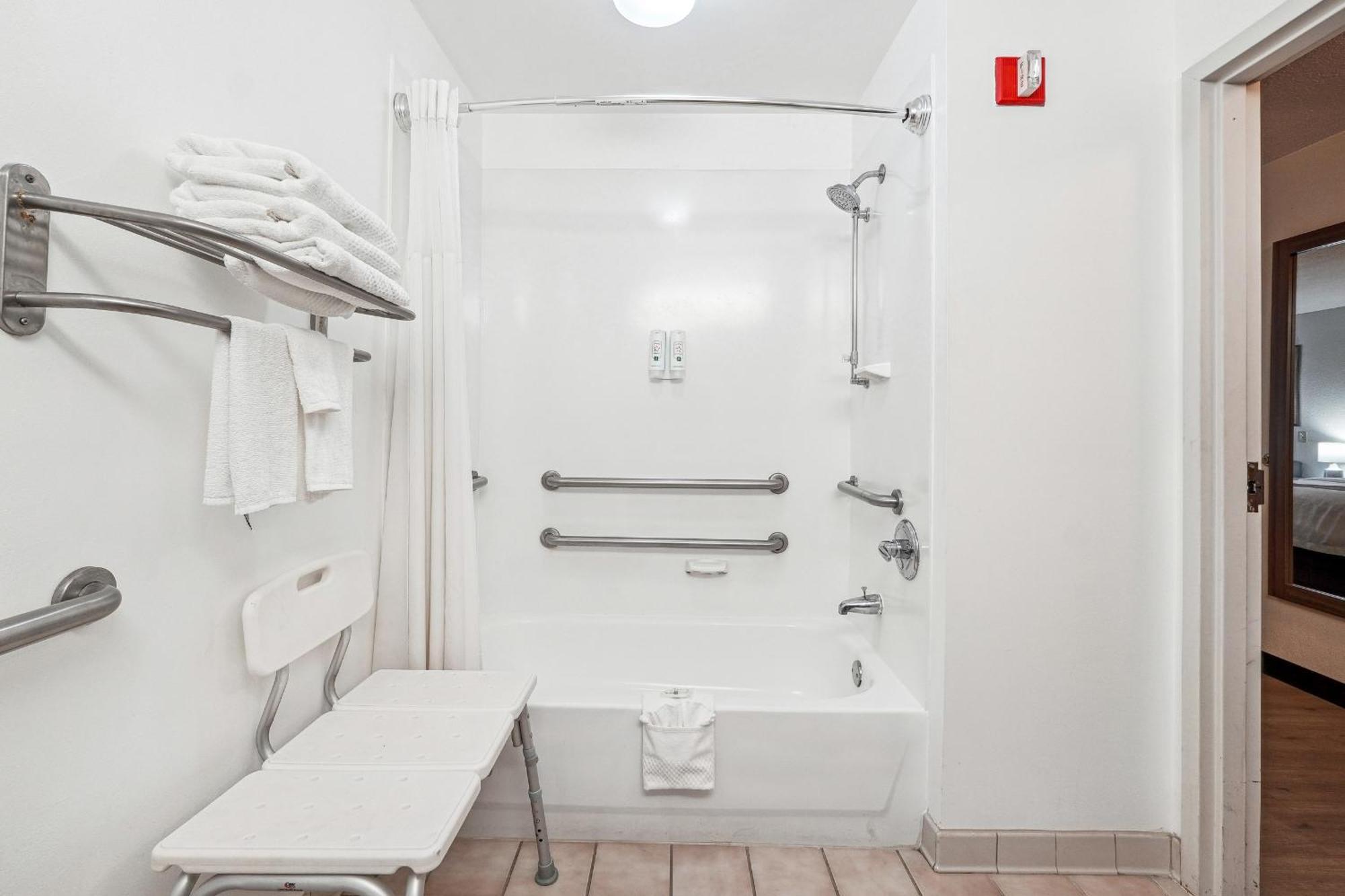 Quality Inn & Suites ดอว์สันวิลล์ ภายนอก รูปภาพ