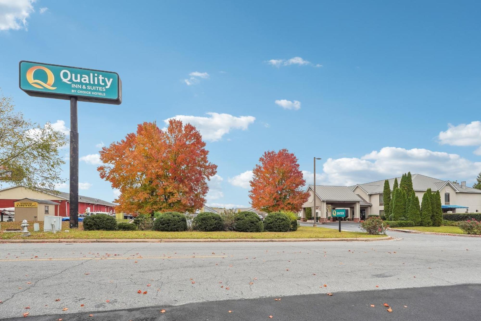 Quality Inn & Suites ดอว์สันวิลล์ ภายนอก รูปภาพ