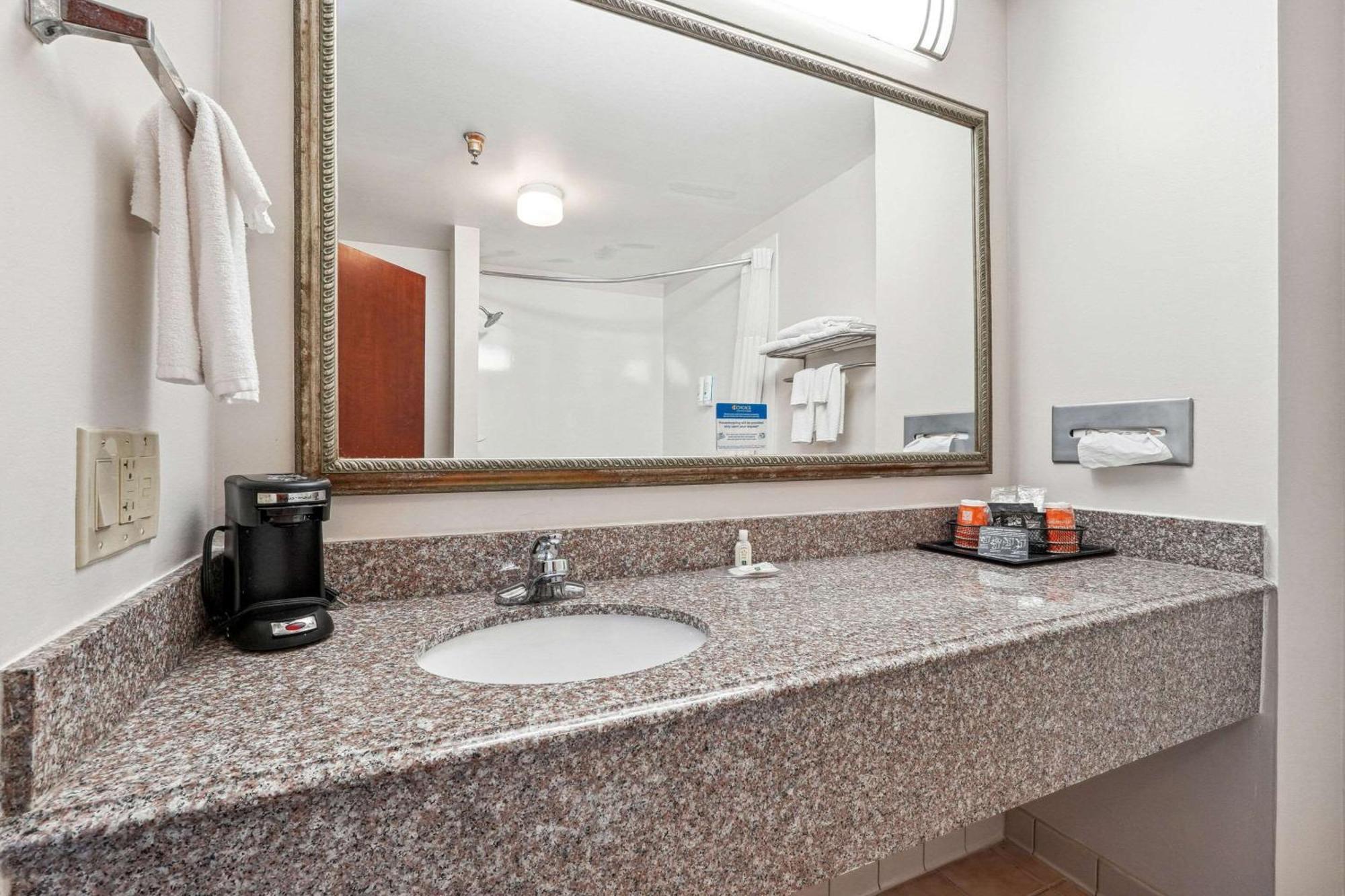 Quality Inn & Suites ดอว์สันวิลล์ ภายนอก รูปภาพ