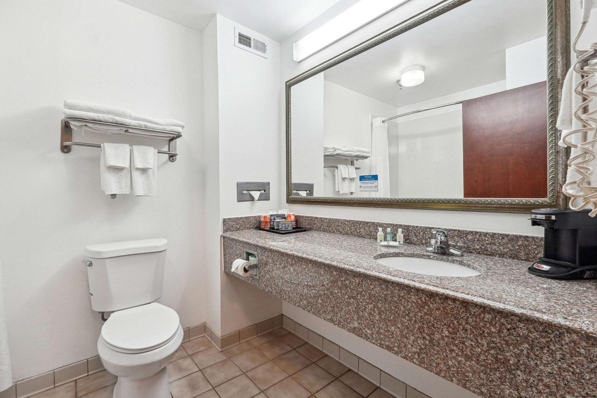 Quality Inn & Suites ดอว์สันวิลล์ ภายนอก รูปภาพ