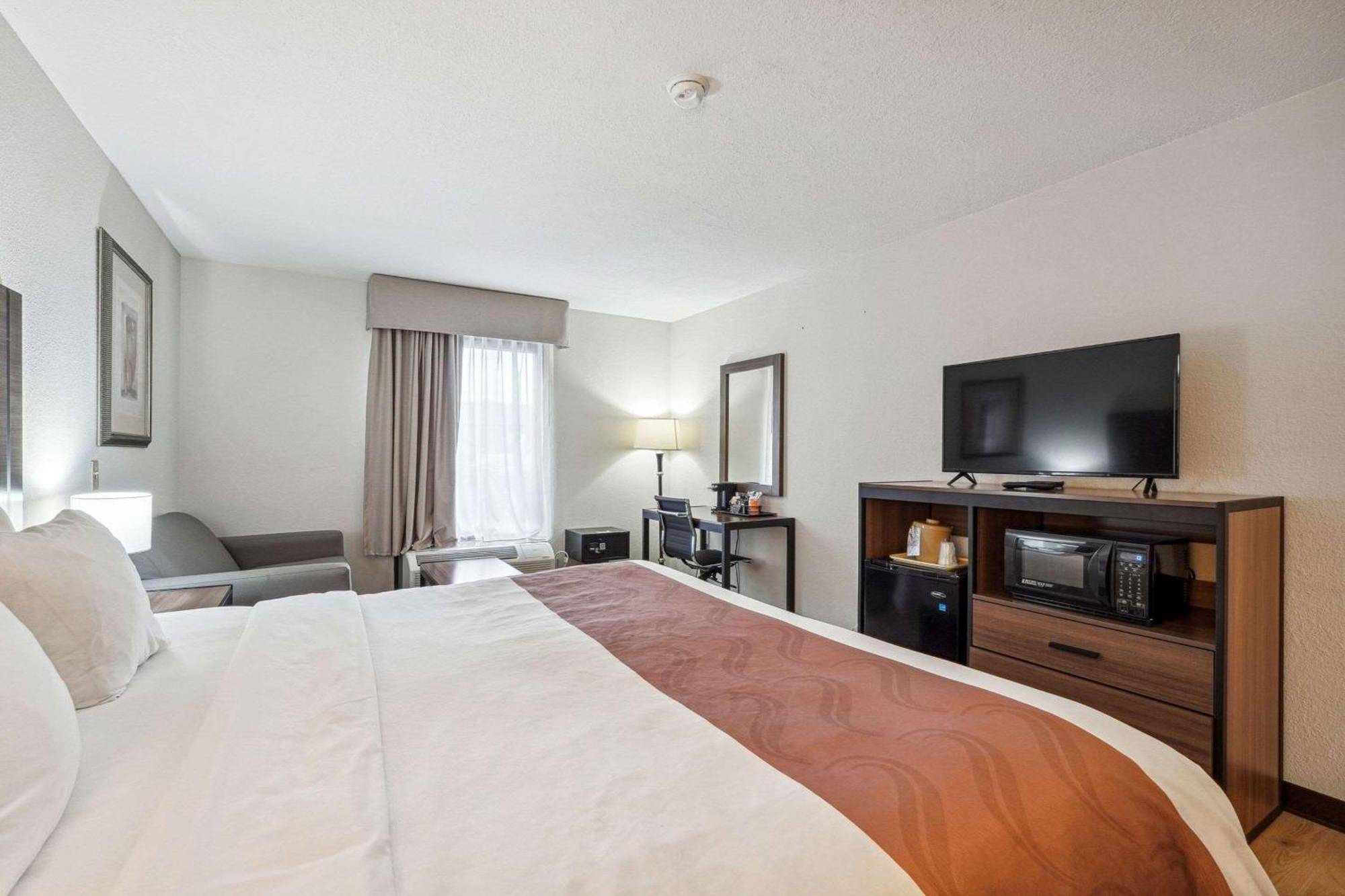 Quality Inn & Suites ดอว์สันวิลล์ ภายนอก รูปภาพ