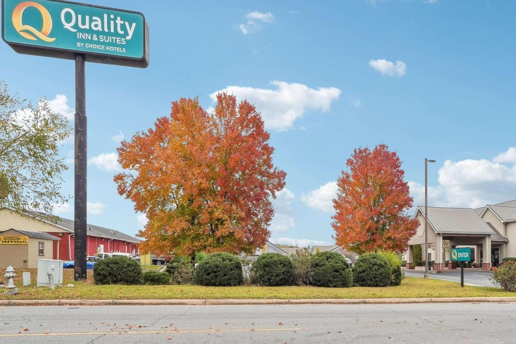 Quality Inn & Suites ดอว์สันวิลล์ ภายนอก รูปภาพ