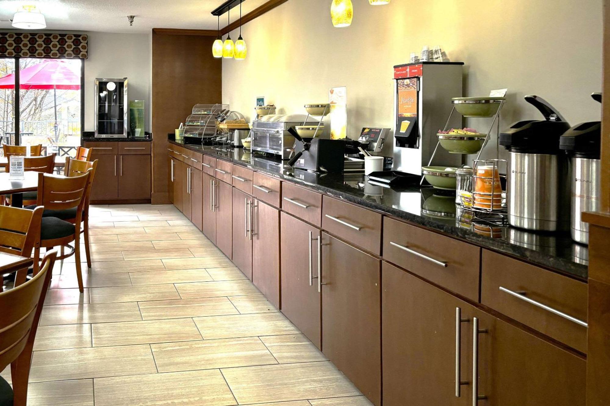 Quality Inn & Suites ดอว์สันวิลล์ ภายนอก รูปภาพ