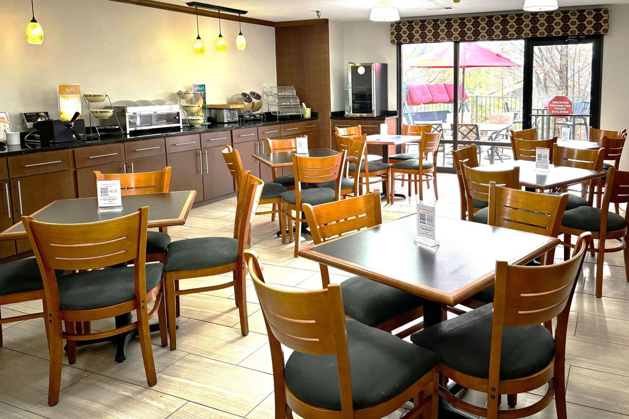 Quality Inn & Suites ดอว์สันวิลล์ ภายนอก รูปภาพ